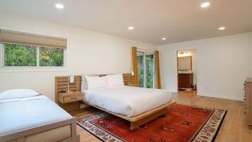 4 bedrooms, desk, travel crib, free WiFi