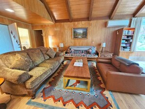 Fireplace, books, music library - Large Salmon Creek Home • Mt Hood Ski, Hike & Golf (Welches)