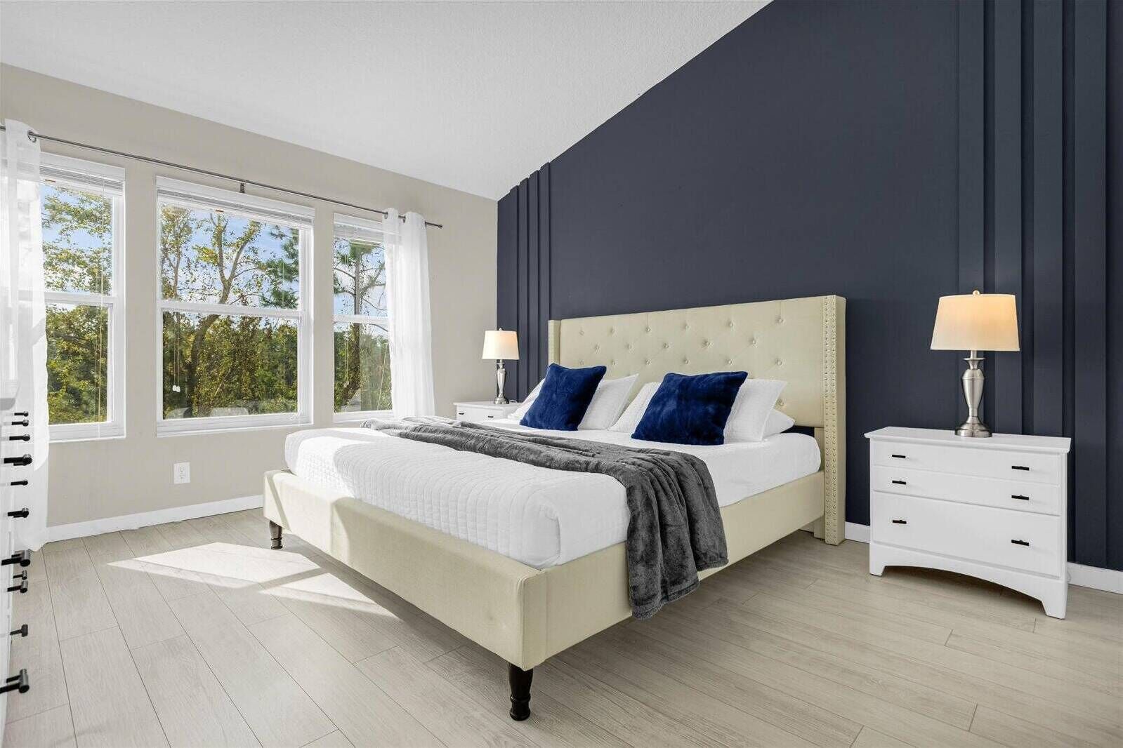 3 habitaciones, tabla de planchar con plancha, wifi y ropa de cama 