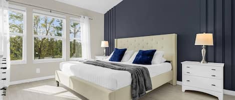 3 habitaciones, tabla de planchar con plancha, wifi y ropa de cama