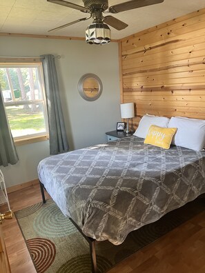 2 عدّة غرف نوم وواي فاي مجانًا وملاءات أسرّة