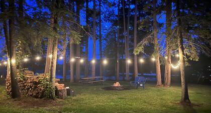 WI River-Boom Lake cottage on spacious lot, water on 3 sides, kayaks, fire pit