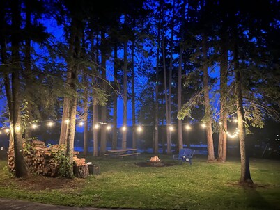 WI River-Boom Lake cottage on spacious lot, water on 3 sides, kayaks, fire pit