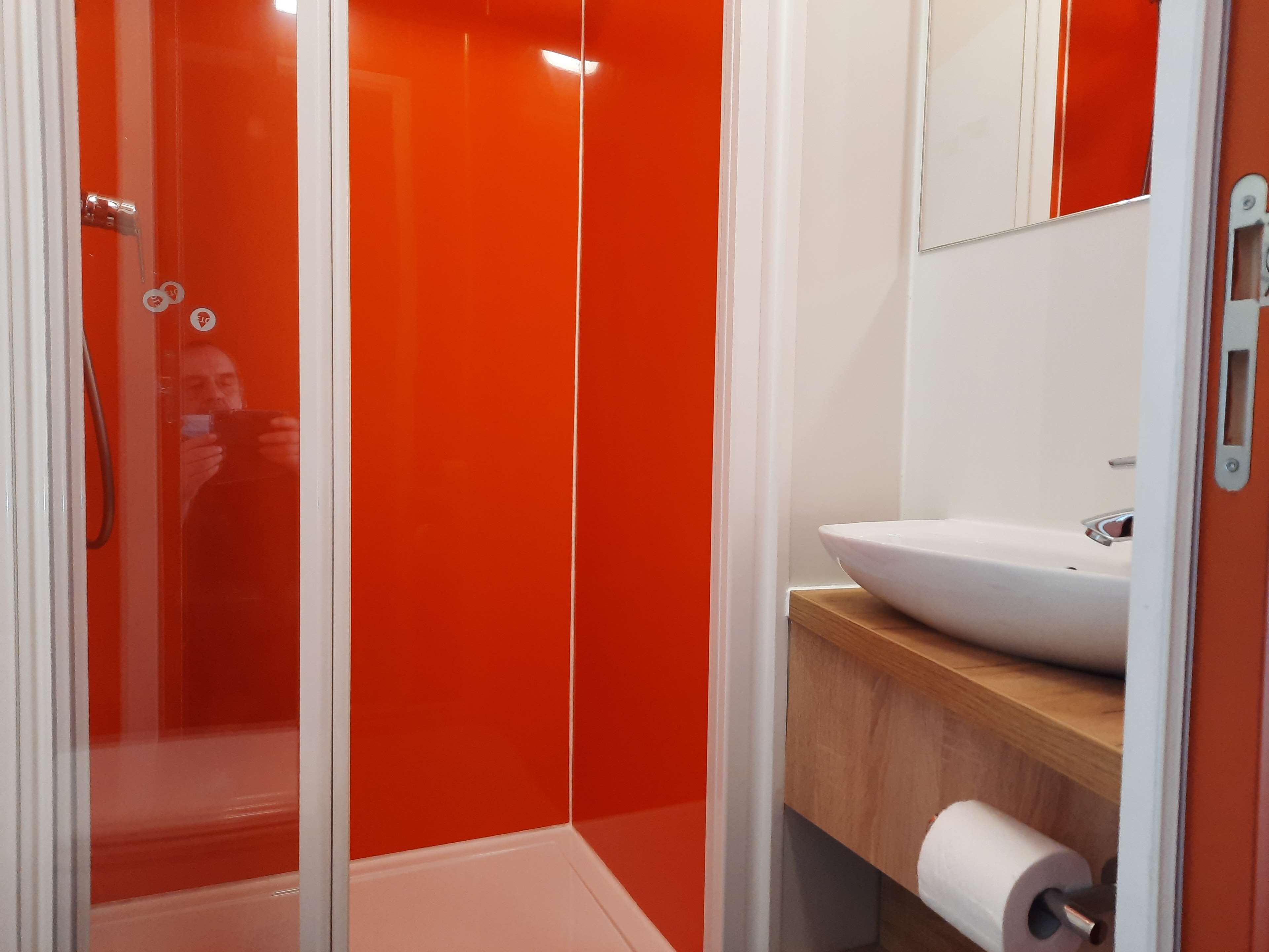 eco-friendly toiletries, towels