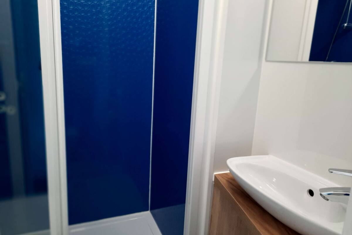 eco-friendly toiletries, towels