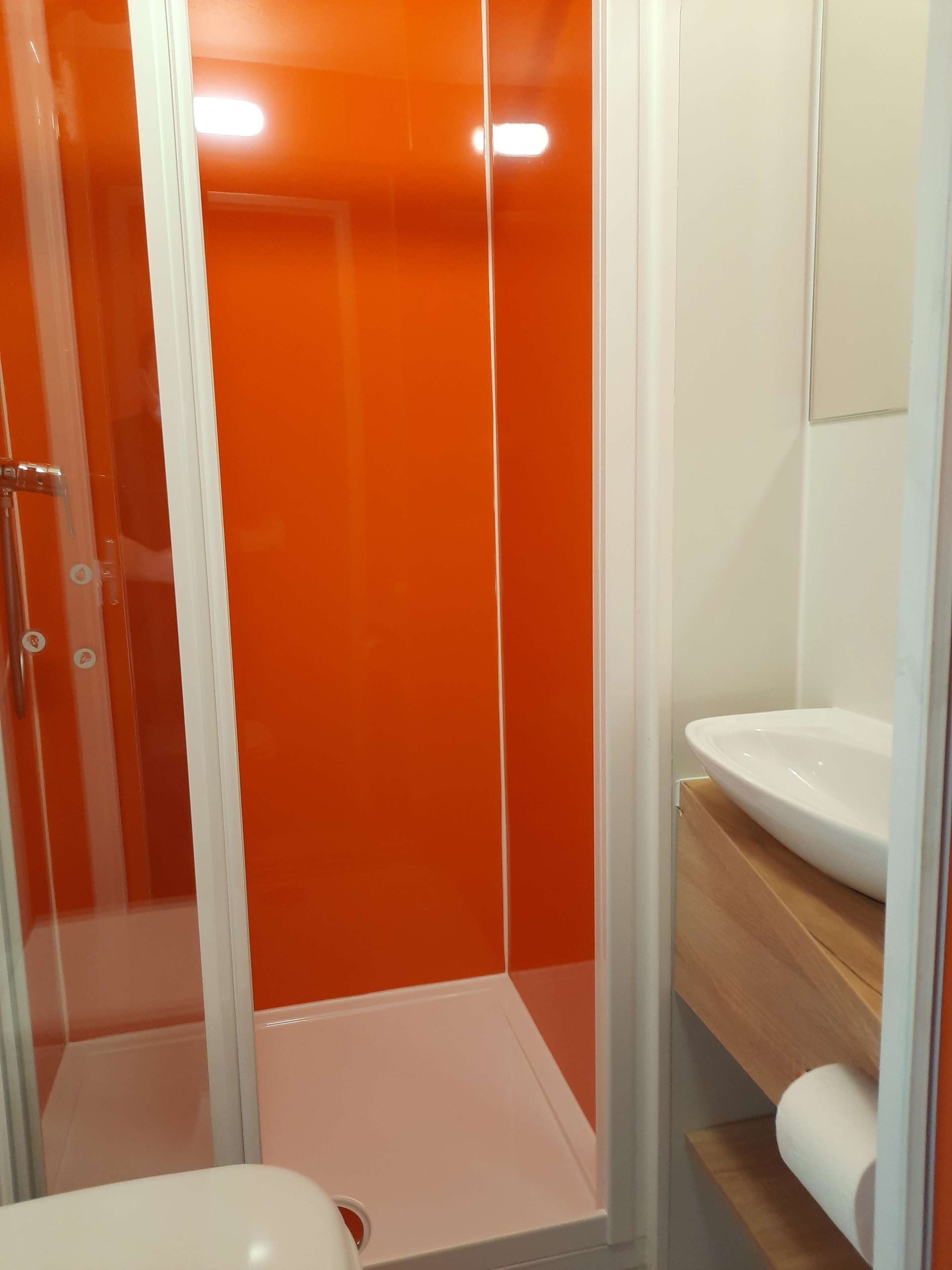 eco-friendly toiletries, towels