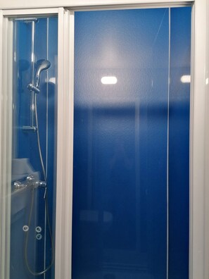 Eco-friendly toiletries, towels - Kyriad Direct Caen Nord - Memorial (Saint-Contest)