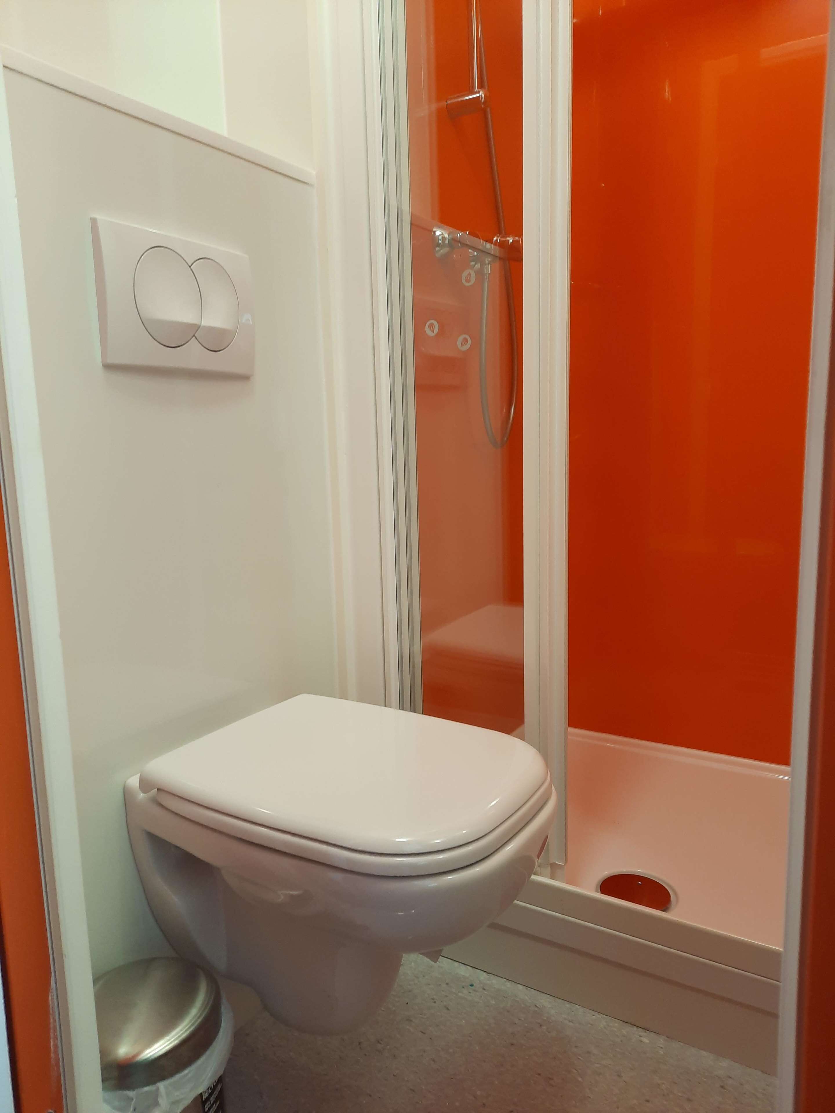 eco-friendly toiletries, towels