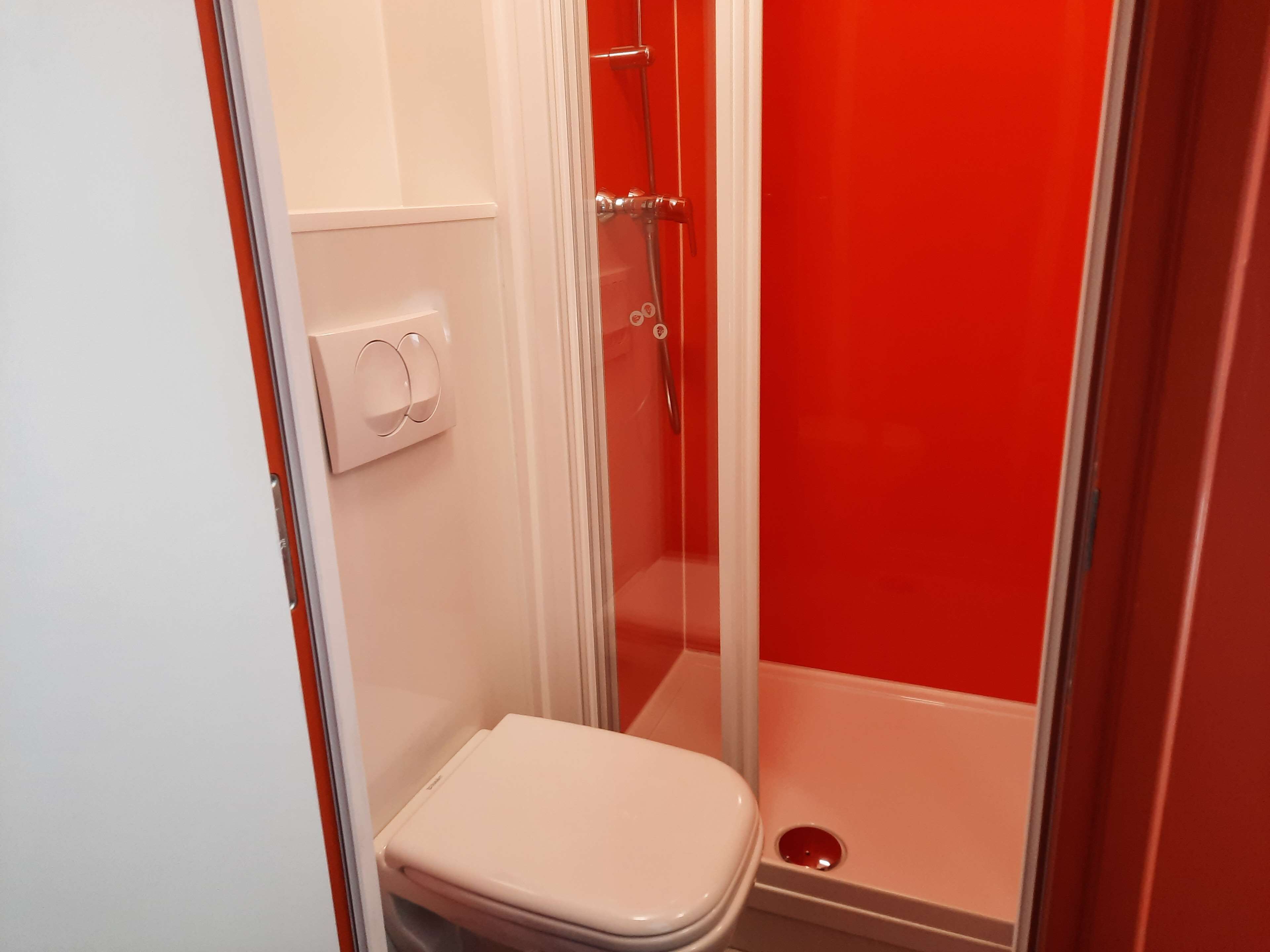 eco-friendly toiletries, towels