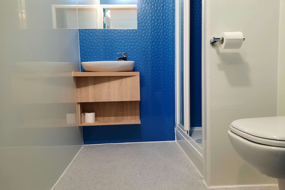 standard room, 3 single beds | bathroom | eco-friendly toiletries, towels