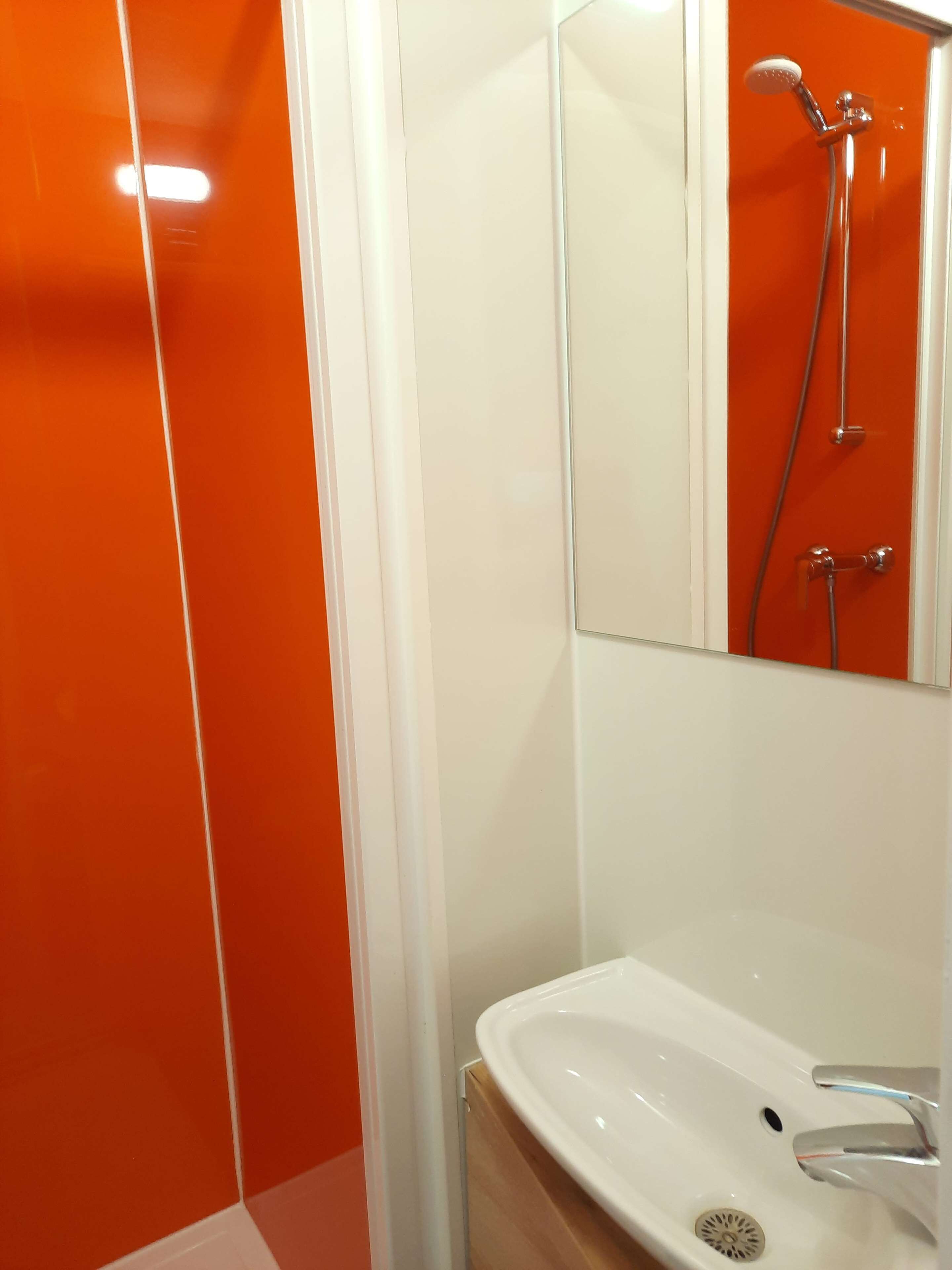 eco-friendly toiletries, towels