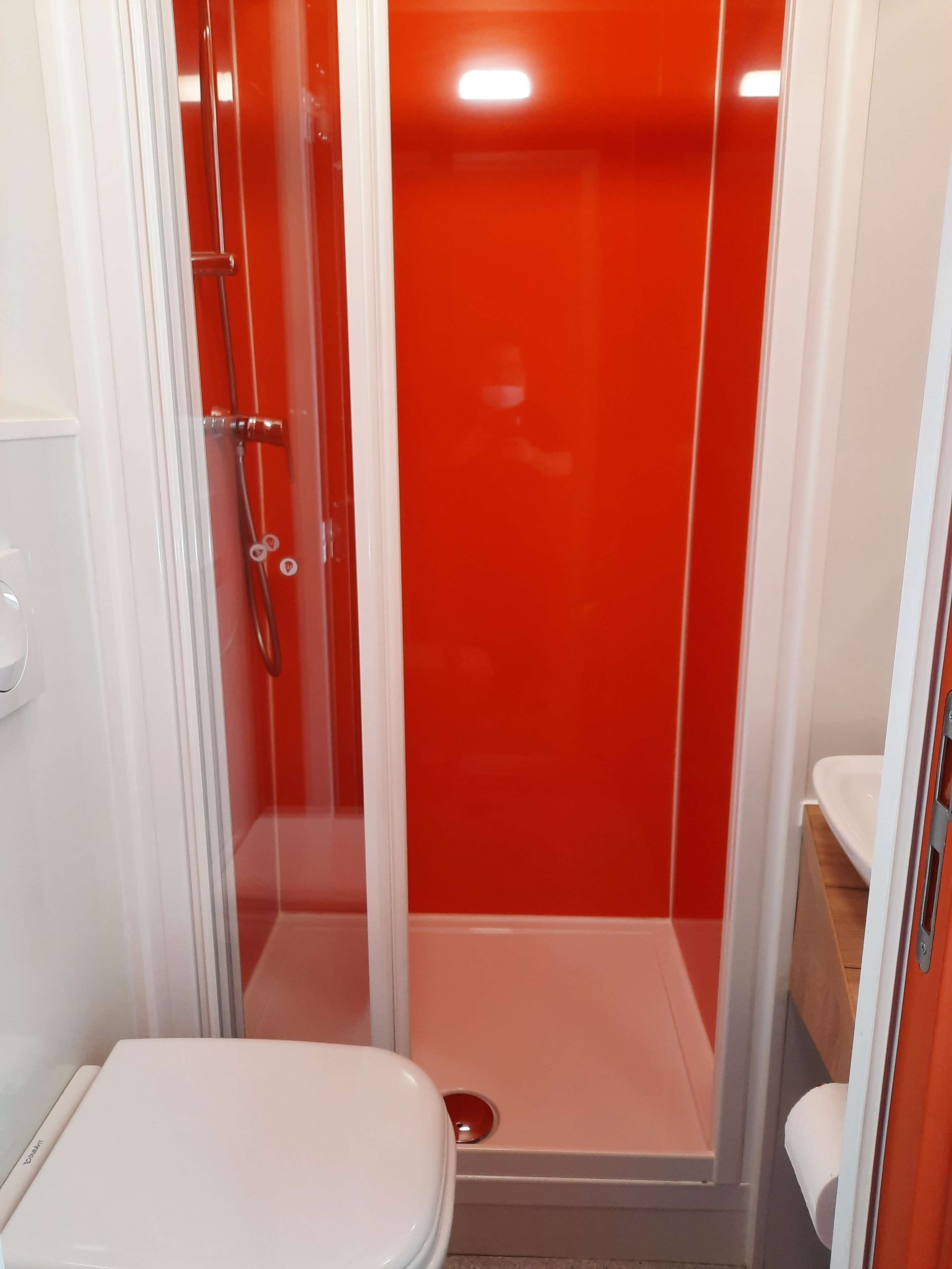 eco-friendly toiletries, towels