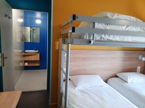 Standard Room, 3 Twin Beds | Bed sheets