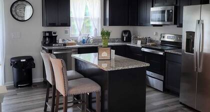 Lee's Place Brand New 2BR Townhouse w/free parking