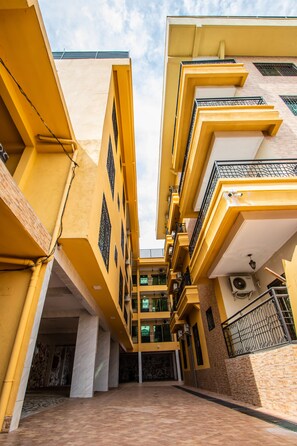 تفاصيل الفندق من الخارج