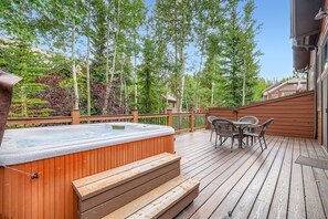 Outdoor spa tub - Free SkyCard Activit-Townehome, Hot Tub, Close To Town/Skiing-Village Point 120 (Breckenridge)