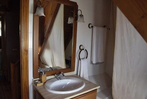 Bathtub, hair dryer, towels, toilet paper