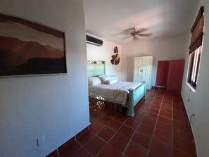 2 bedrooms, desk, free WiFi, bed sheets