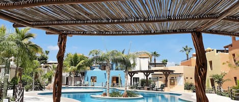 室外泳池、暖水池