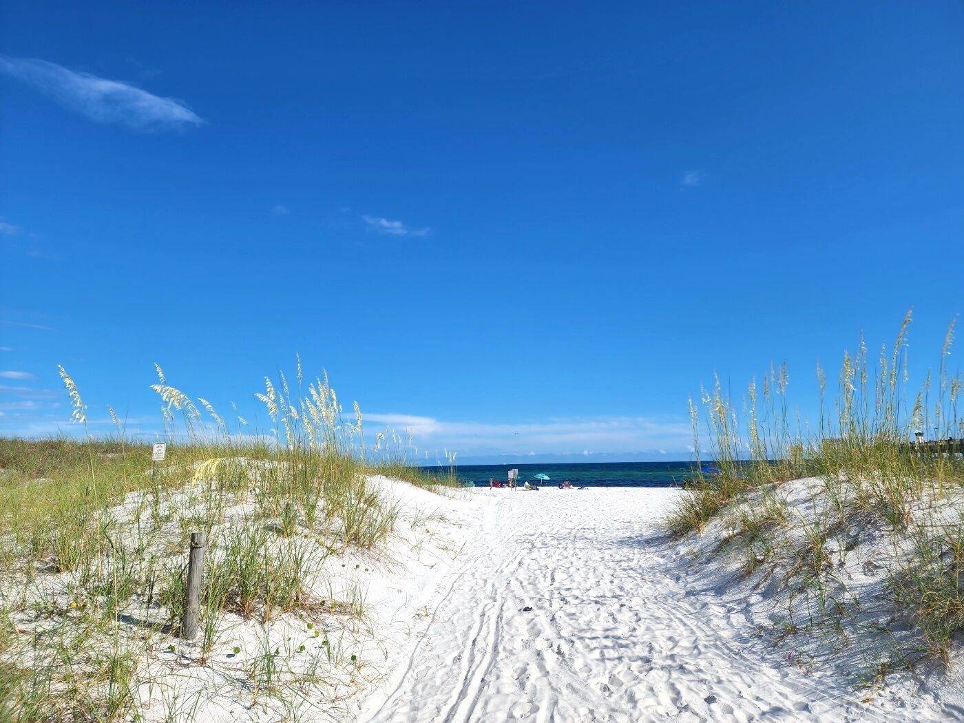 Beach nearby, sun loungers, beach towels