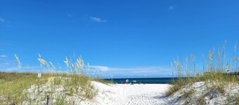 Casa Rosada pool House 🏖👙10 min from beach 