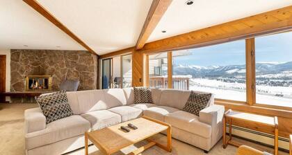 Covered Parking, Cozy, spacious with beautiful views on the bus line