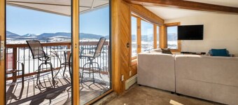 Covered Parking, Cozy, spacious with beautiful views on the bus line