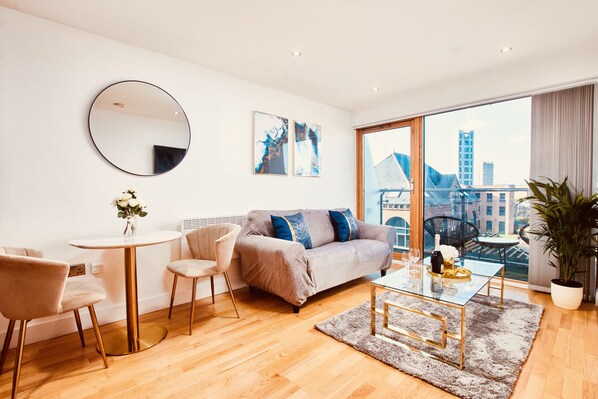 Deluxe-Apartment, eigenes Bad | Lounge