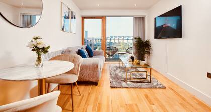 Deluxe City Centre Apt Balcony & View & Free Parking