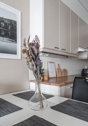 Elite Room | Premium bedding, individually decorated, individually furnished, desk - Homelike 1BR with Sauna, Free Parking & Balcony (Tampere)