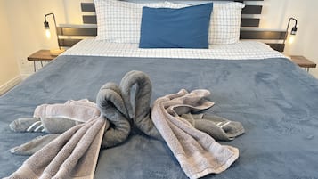 5 dormitorios, tabla de planchar con plancha, cuna de viaje