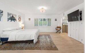 4 bedrooms, in-room safe, iron/ironing board, free WiFi