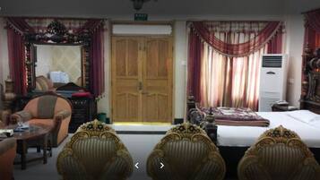 Executive Double Room | Iron/ironing board, free WiFi, bed sheets