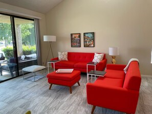 Smart-TV, Bücher, Arbeitsbereiche, Drucker