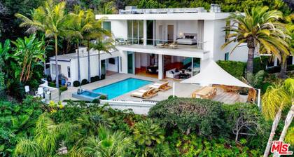 Private Luxury Modern Villa