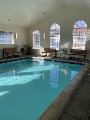 Una piscina techada, una piscina climatizada