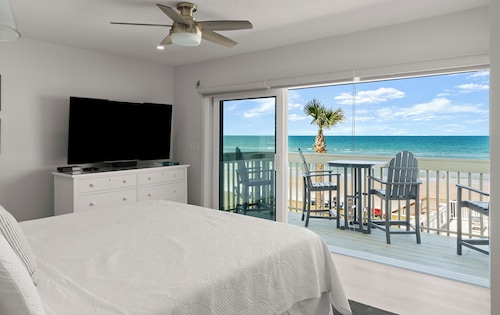 Ocean View Townhome Steps to Beach 2BR-3BA New Smyrna Beach