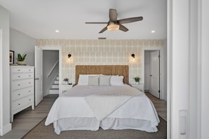 2 bedrooms, iron/ironing board, WiFi, bed sheets