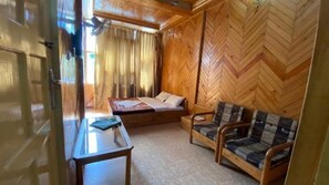 Deluxe Double Room | Iron/ironing board, free WiFi, bed sheets