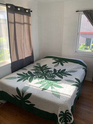 4 bedrooms, WiFi - North Shore Beach House (Laie)