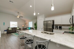 Fridge, microwave, oven, stovetop - Brand New House With Ocean View, Beach Access & Private Pool (Port Aransas)