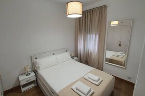1 chambre, fer et planche à repasser, lit parapluie, Wi-Fi gratuit