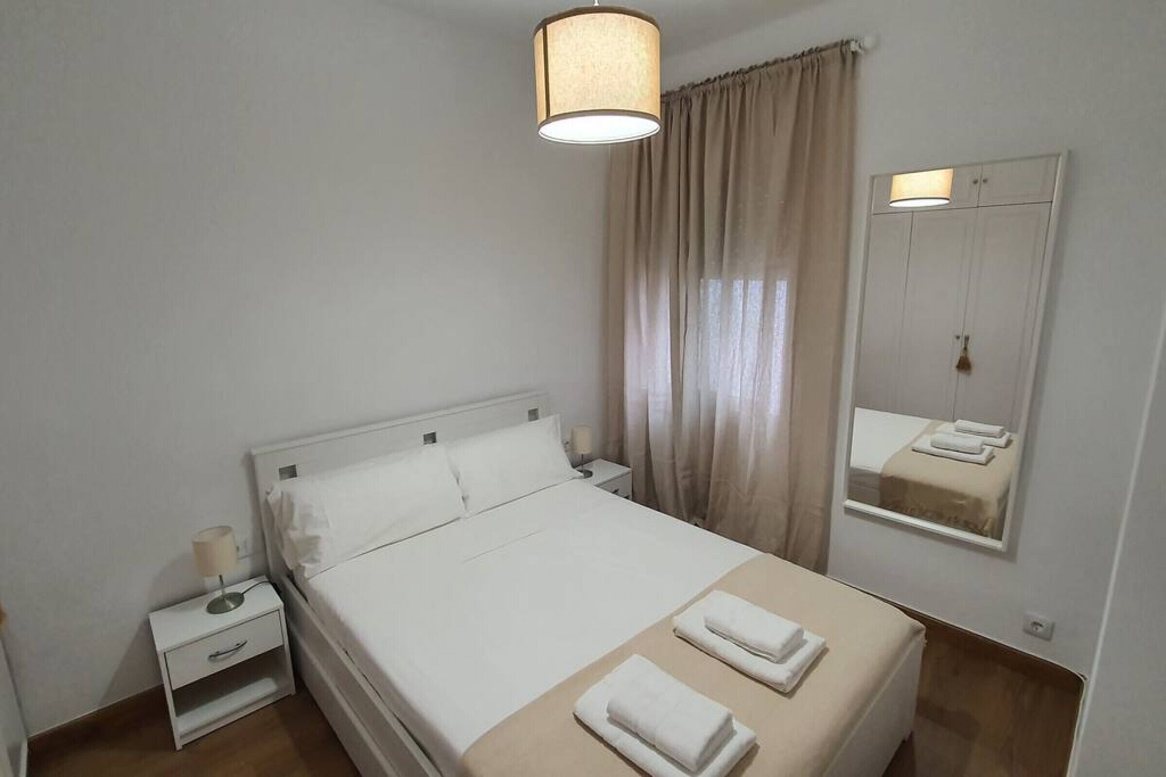 1 slaapkamer, een strijkplank/strijkijzer, reisbedje, gratis wifi