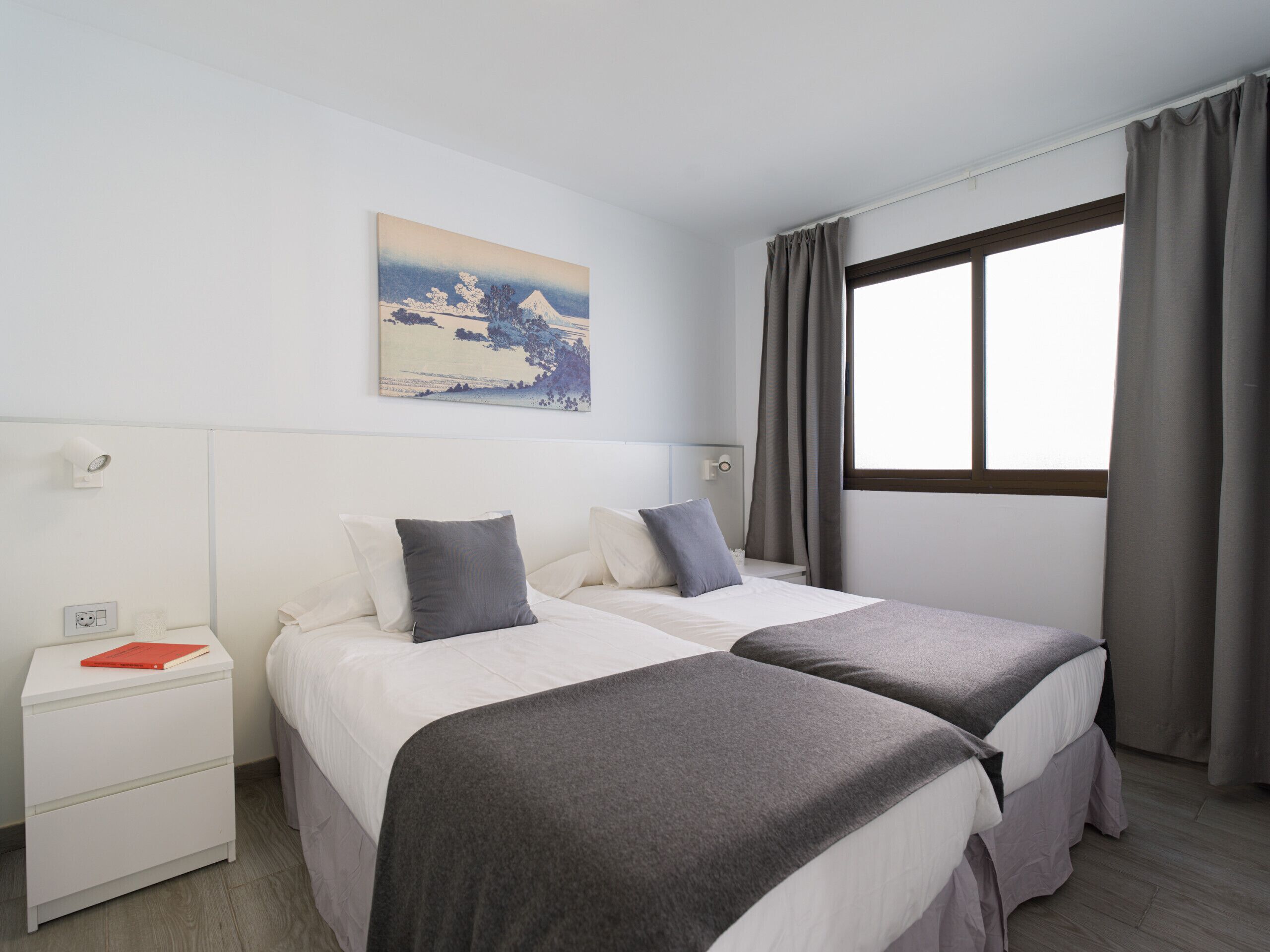 2 slaapkamers, een strijkplank/strijkijzer, gratis wifi, beddengoed