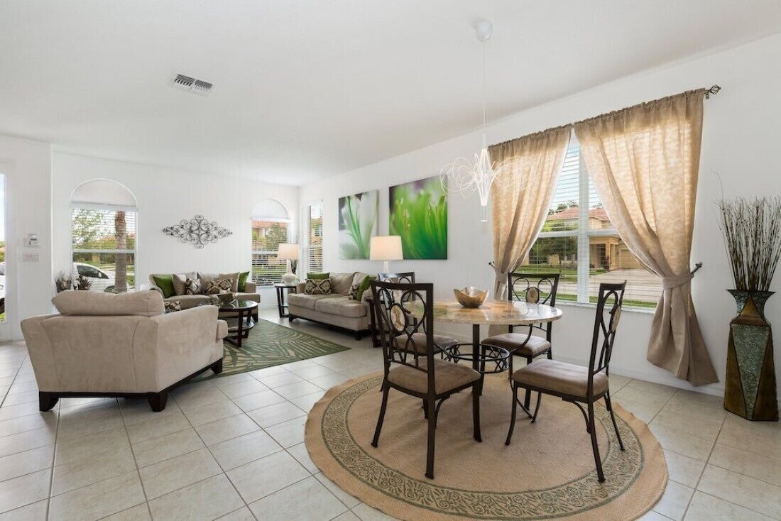 Villa Martins - Comfortable SIX-Bedroom House w/ Pool near Disney.