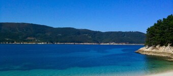 Beautiful, private villa with expansive garden close to beaches.