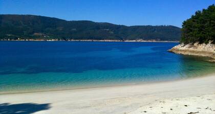 Beautiful, private villa with expansive garden close to beaches.