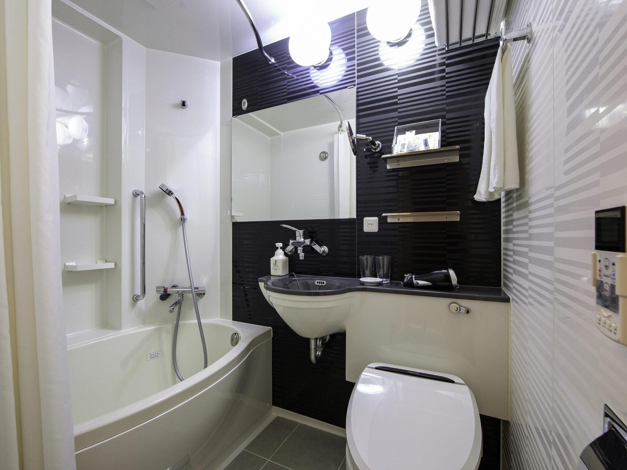 Standard Room, 1 Single Bed | In-room safe, desk, laptop workspace, bed sheets