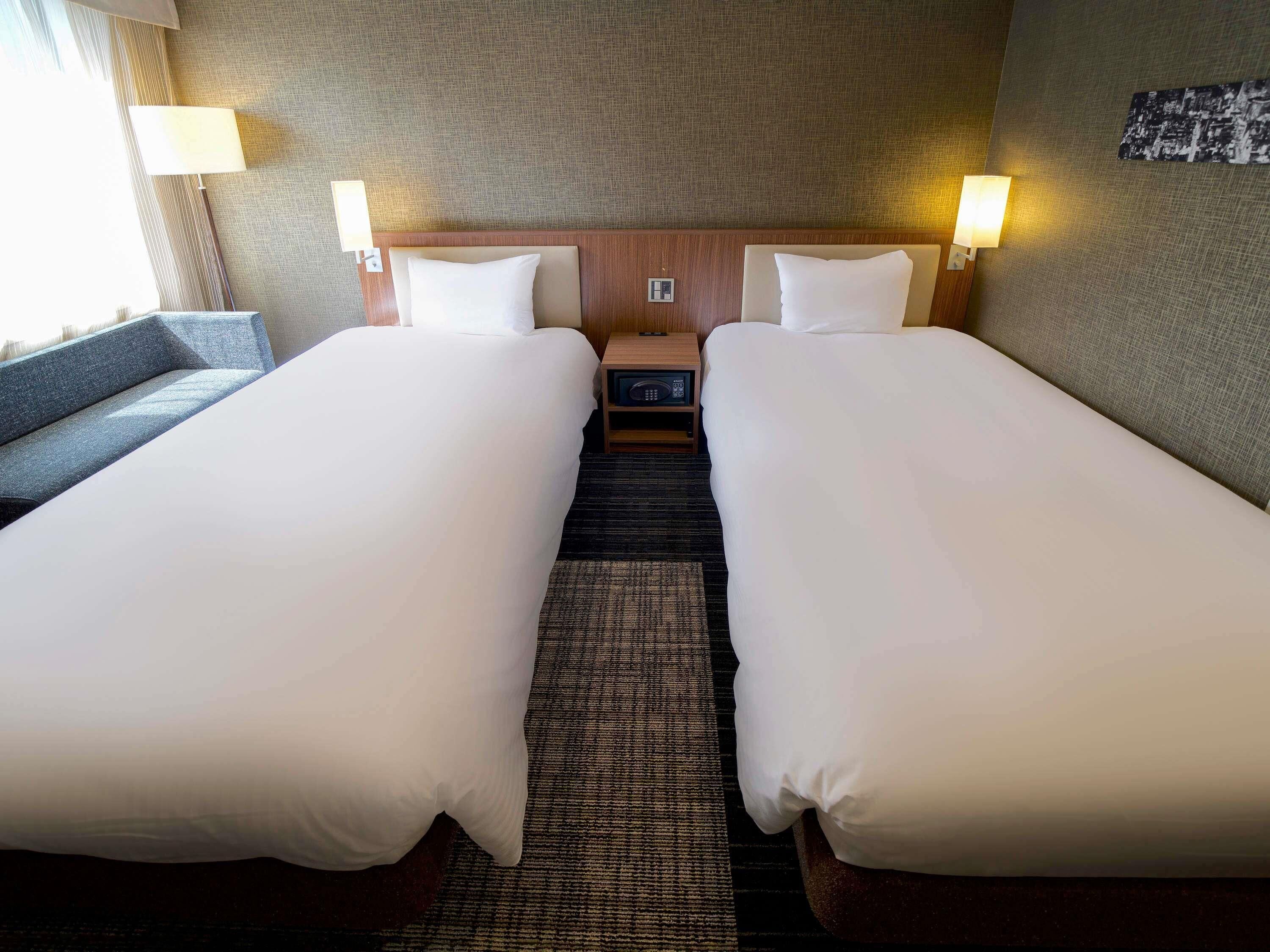 Standard Room, 2 Single Beds | In-room safe, desk, laptop workspace, bed sheets