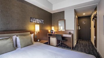 Standard Double Room, 1 Double Bed | In-room safe, desk, laptop workspace, bed sheets